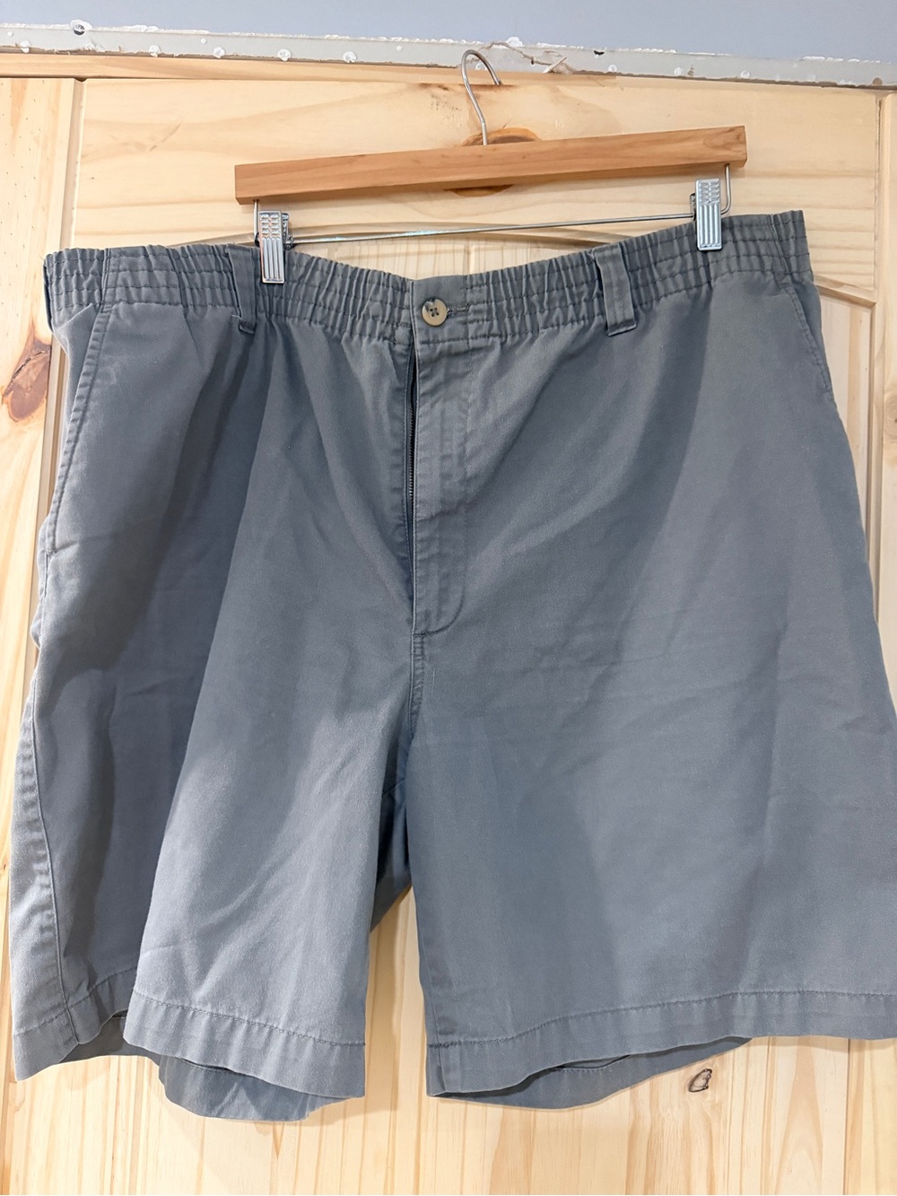 Men's Flat Front Gray Elastic-Waist Shorts